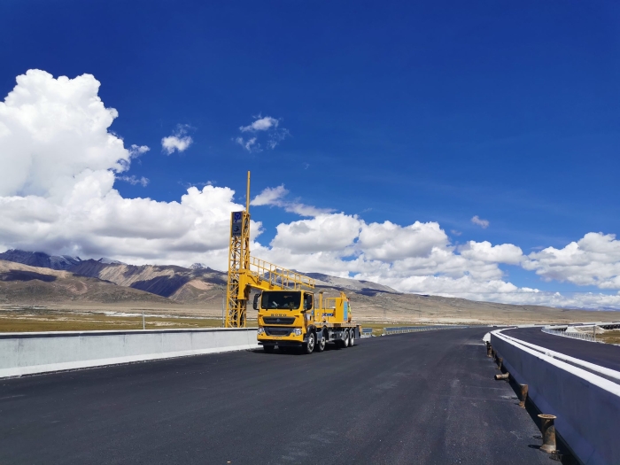 冰球突破mg桥梁检测车助力雅安高速检修