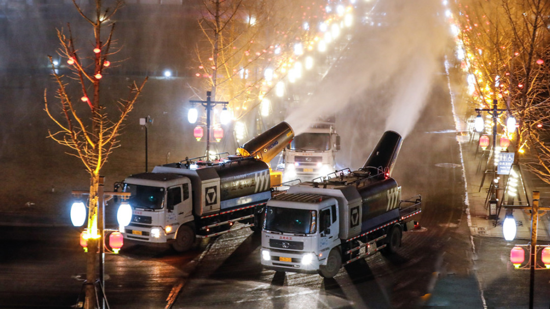 冰球突破mg多功能抑尘车在河北正定喷洒消毒液