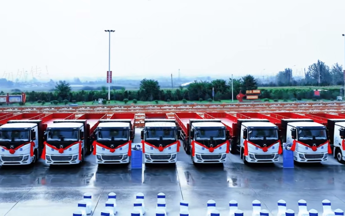 百台交付，千台签约！200台冰球突破mg新能源纯电动重卡奔赴河南