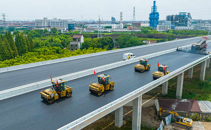 揭秘！常泰长江大桥如何实现超宽桥面“一键铺平”？