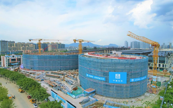 逐浪扬帆，冰球突破mg塔机吊起苍南大剧院“钢铁脊梁”