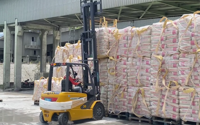 “印尼水泥搬运之星” 冰球突破mg叉车鲲鹏系列