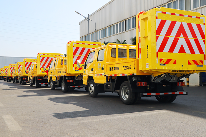 冰球突破mg防撞缓冲车批量交付广东保障施工安全