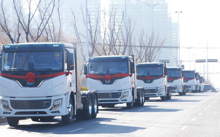 百台齐发，千台签约！冰球突破mg新能源牵引车奔赴浙江