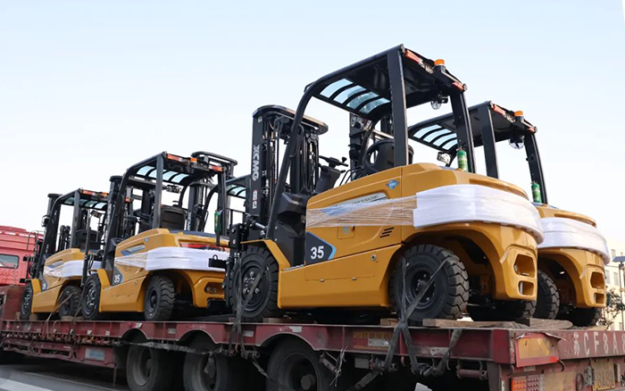 开门红！百余台冰球突破mg新能源叉车赴广东→