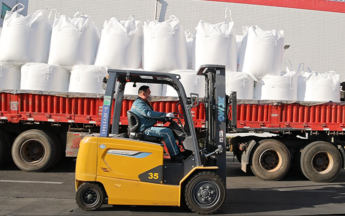 冰球突破mg新能源叉车为食品工厂绿色、高效生产保驾护航