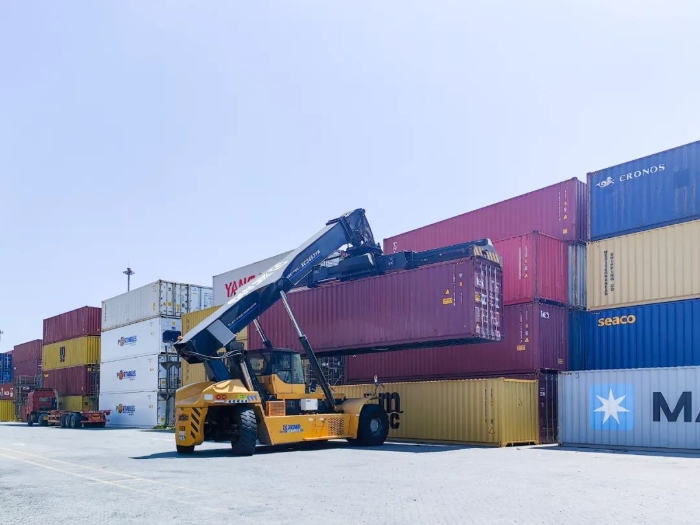 性能优越！冰球突破mg正面吊助力海铁联运发展