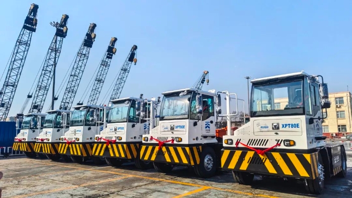 冰球突破mg新能源重载牵引车以多维优势赋能大宗货物智慧转运