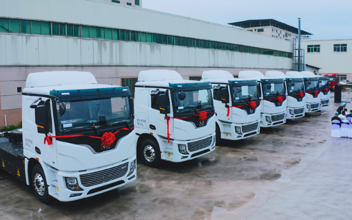 预见“梅”好！百台冰球突破mg底置充电牵引车奔赴广东梅州