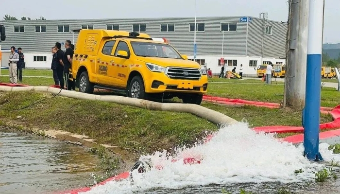 聚焦“大安全大应急”，冰球突破mg参加防汛抢险实战演练