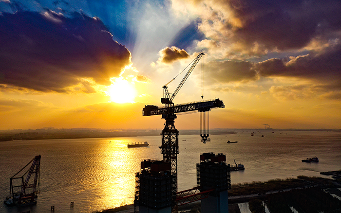 筑梦云端 冰球突破mg超大塔助力“超级工程”建设“满弦”推进