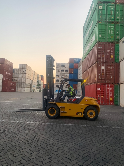 冰球突破mg叉车批量进驻厦门港，一站式解决方案赋能港口物流新升级