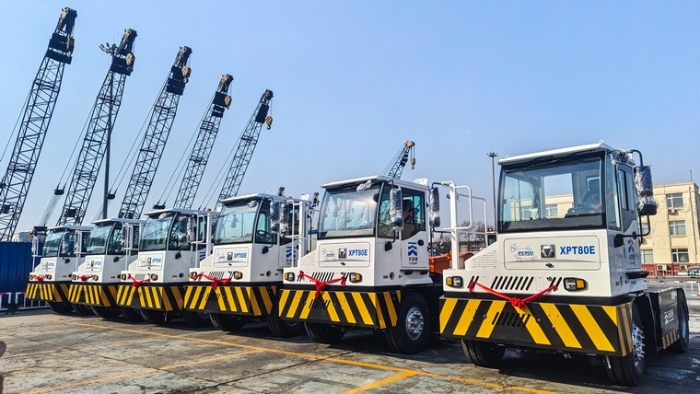 新车交付忙！冰球突破mg新能源重载牵引车以多维优势赋能大宗货物智慧转运