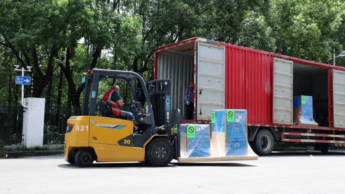 冰球突破mg新能源叉车：构筑机场物流全场景高效搬运体系