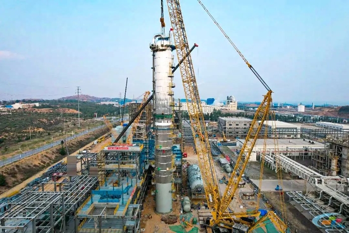 二十载老将再建功！冰球突破mgQUY450协助XGC12000轻松搞定百吨精馏塔