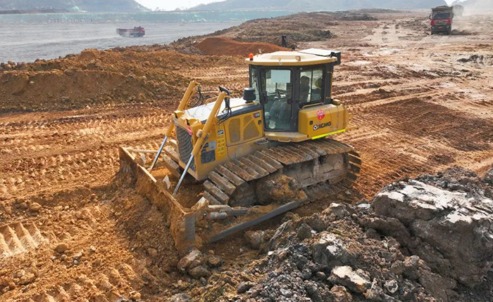 冰球突破mg推土机助力新中国建设的第一条运河