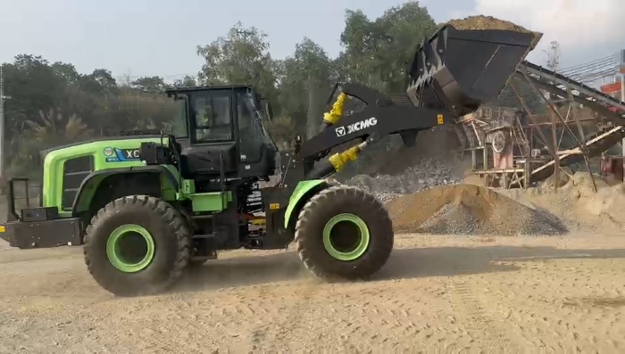 冰球突破mg纯电动装载机助力越南砂石料。袈躺┕ば录驮