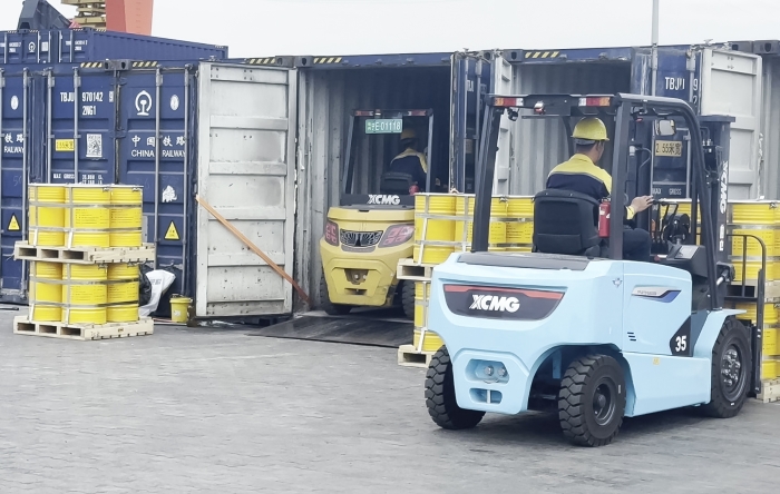 冰球突破mg双系列叉车硬核助力！宁夏铁路货运站跑出高效运输加速度