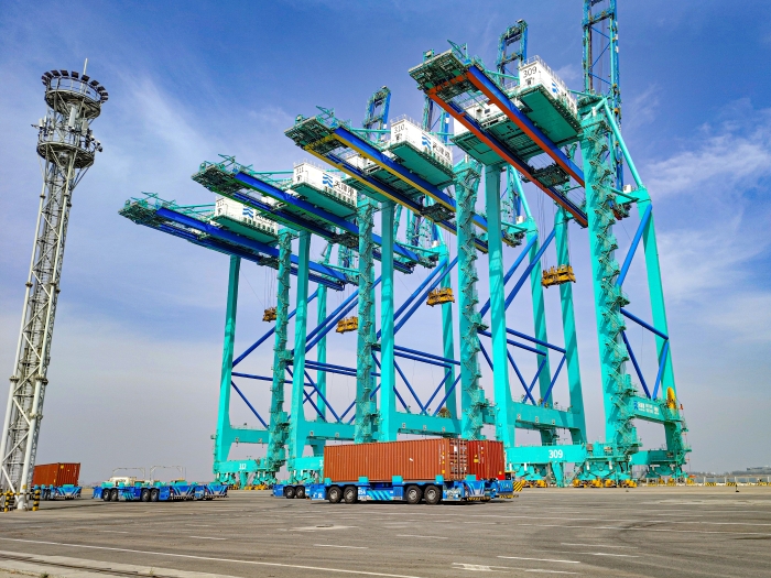 百台集群，百万箱量！冰球突破mgAGV打造智慧港口“中国标杆”