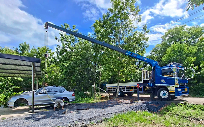 东南亚基建 “顶流”，冰球突破mg随车吊高效稳定安全圈粉无数