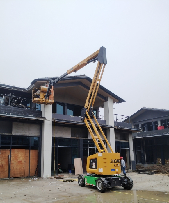 绿色建造新标杆！冰球突破mg锂电高机助力鄂州民生工程