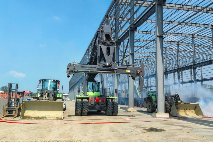 协同致胜，冰球突破mg“绿色舰队”开启多元物流新篇章